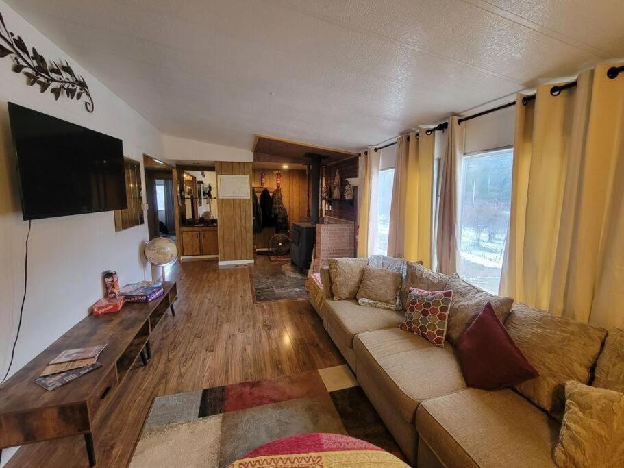 Campground At Sequoia Mountain Farms - Bring Your Own Tent Or Rv - No Bedrooms Or Beds Provided Miramonte Zewnętrze zdjęcie