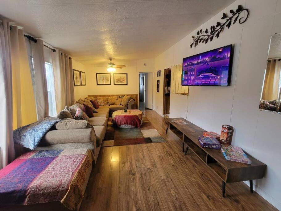 Campground At Sequoia Mountain Farms - Bring Your Own Tent Or Rv - No Bedrooms Or Beds Provided Miramonte Zewnętrze zdjęcie